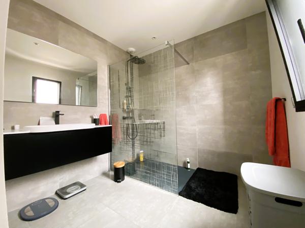Belle maison contemporaine de 2020 à proximité immédiate du centre-ville