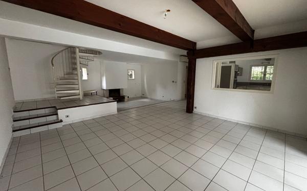 Maison à vendre    5 pièces •  Villemoustaussou