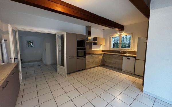 Maison à vendre    5 pièces •  Villemoustaussou