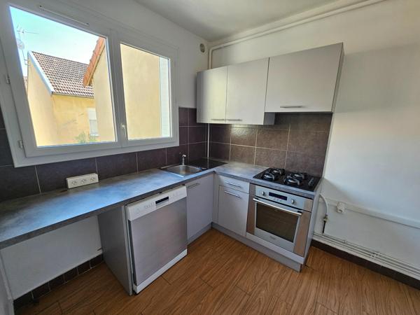 Appartement F4 69 m² situé à 200 m du plan d' eau avec garage