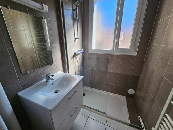 Appartement F4 69 m² situé à 200 m du plan d' eau avec garage