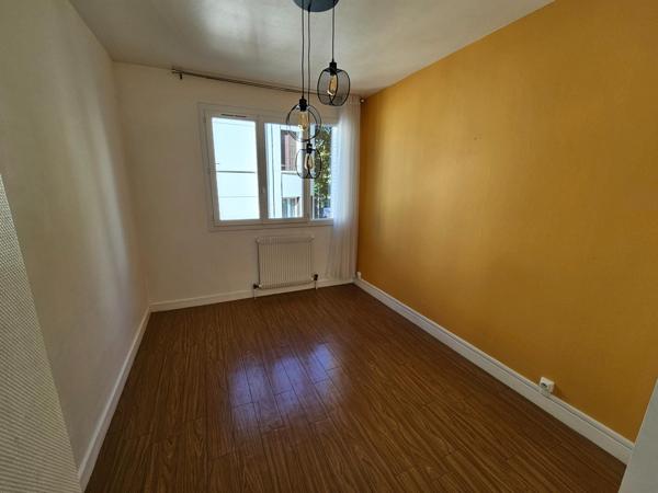 Appartement F4 69 m² situé à 200 m du plan d' eau avec garage
