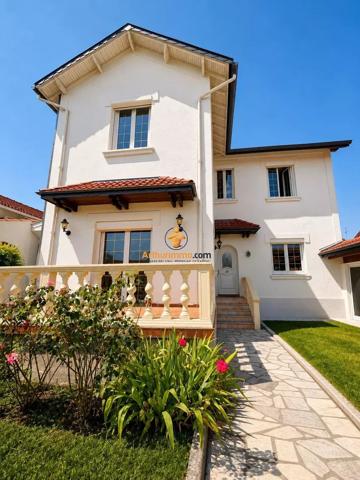 Vente                                                      Maison
                        
                     4 pièces                      136 m2                     à Tarbes
