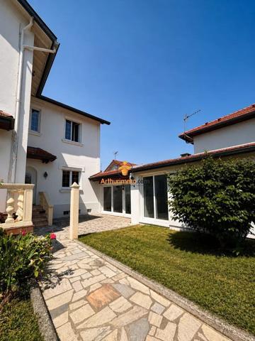 Vente                                                      Maison
                        
                     4 pièces                      136 m2                     à Tarbes