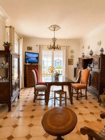 Vente                                                      Maison
                        
                     4 pièces                      136 m2                     à Tarbes