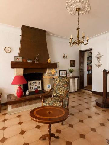 Vente                                                      Maison
                        
                     4 pièces                      136 m2                     à Tarbes