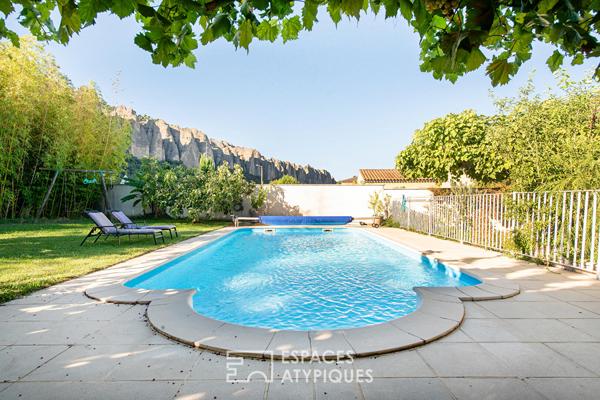 Ecrin contemporain et dépendances créatives en Provence.