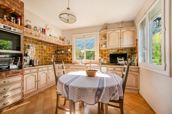 Ecrin contemporain et dépendances créatives en Provence.