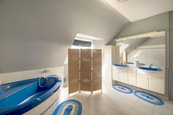 Maison Mordelles / 4 CHAMBRES / PISCINE / GARAGE / IMPASSE