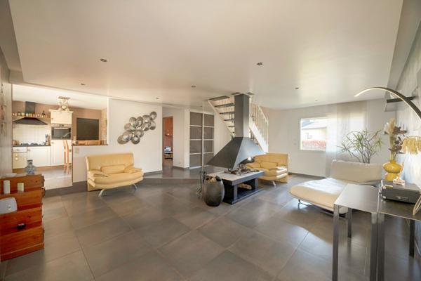 Maison Mordelles / 4 CHAMBRES / PISCINE / GARAGE / IMPASSE