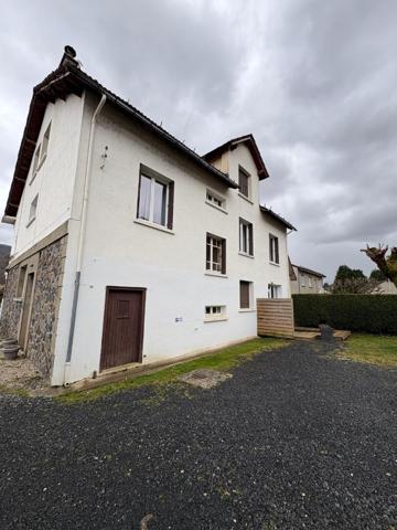 Immeuble Vic Sur Cere 10 pièce(s) 211.65 m2 , Vic sur cere