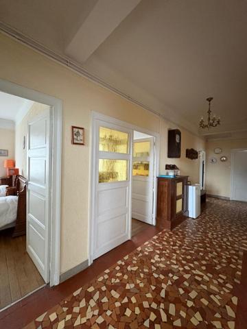 Immeuble Vic Sur Cere 10 pièce(s) 211.65 m2 , Vic sur cere