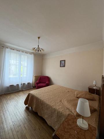 Immeuble Vic Sur Cere 10 pièce(s) 211.65 m2 , Vic sur cere