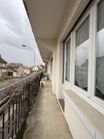 Immeuble Vic Sur Cere 10 pièce(s) 211.65 m2 , Vic sur cere