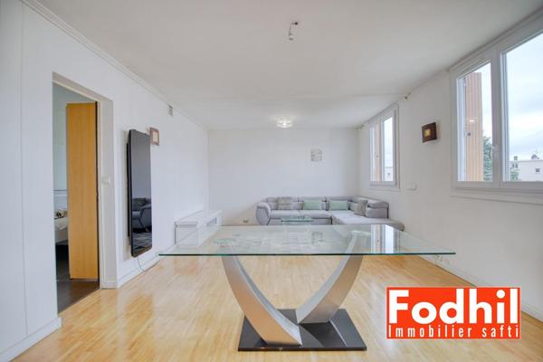 Châtenay-Malabry, Appartement 3 pièces de 61 m², 2 chambres avec cave.
