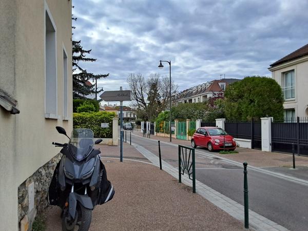 À vendre - Immeuble 250 m² situé à Rueil-Malmaison (92500)