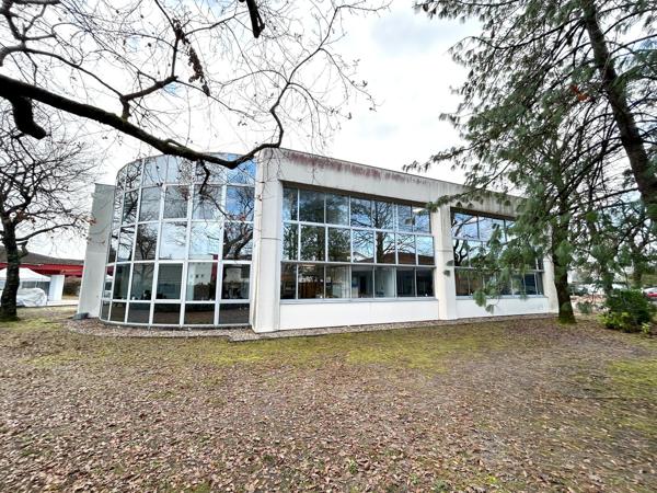 Bureaux à louer à Mérignac avec parking privatif et salle de réunion