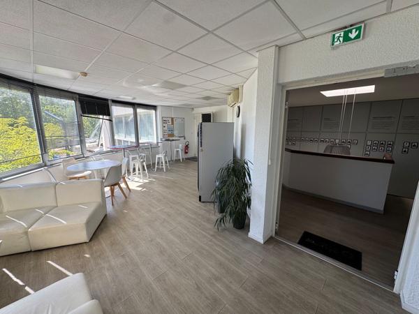 Bureaux à louer à Mérignac avec parking privatif et salle de réunion