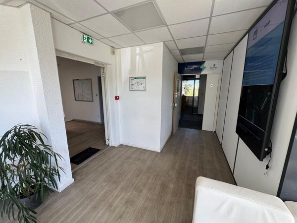 Bureaux à louer à Mérignac avec parking privatif et salle de réunion