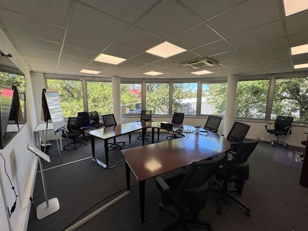 Bureaux à louer à Mérignac avec parking privatif et salle de réunion