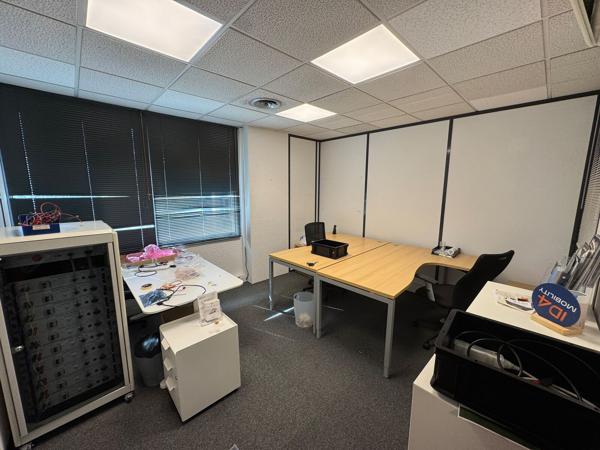 Bureaux à louer à Mérignac avec parking privatif et salle de réunion