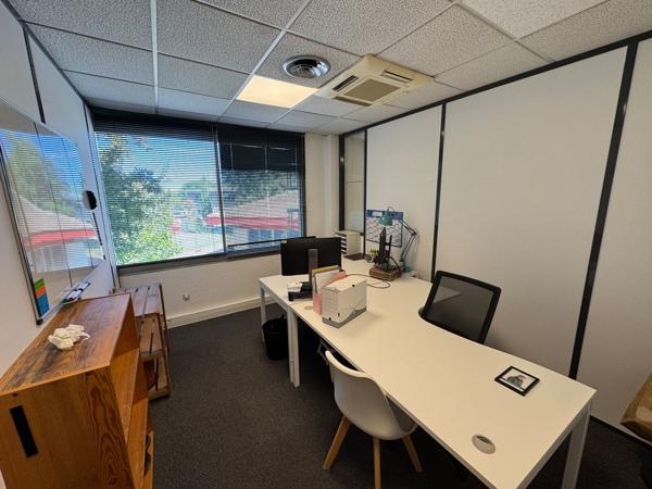 Bureaux à louer à Mérignac avec parking privatif et salle de réunion