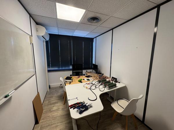 Bureaux à louer à Mérignac avec parking privatif et salle de réunion