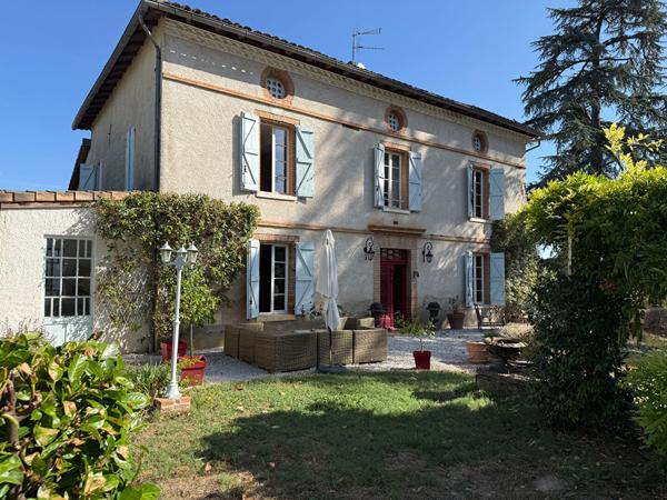 Lisle-sur-Tarn . Domaine de charme d'exception (T6 + Gîte T3)