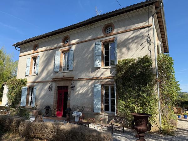 Lisle-sur-Tarn . Domaine de charme d'exception (T6 + Gîte T3)