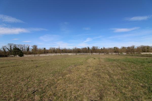 CORPS DE FERME HUISSEAU SUR COSSON