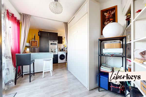 Grand studio 31 m² dernier étage terrasse parking Orly Fer à Cheval