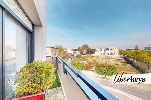 Grand studio 31 m² dernier étage terrasse parking Orly Fer à Cheval