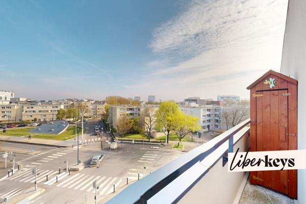 Grand studio 31 m² dernier étage terrasse parking Orly Fer à Cheval