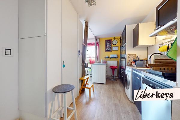 Grand studio 31 m² dernier étage terrasse parking Orly Fer à Cheval