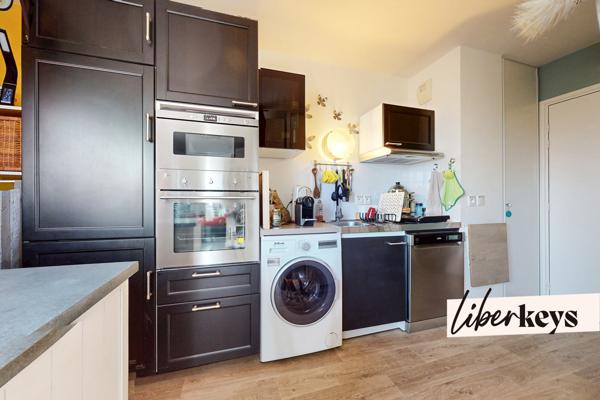 Grand studio 31 m² dernier étage terrasse parking Orly Fer à Cheval