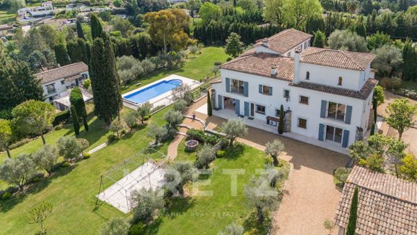 L’ART DE VIVRE À MOUGINS : UNE DEMEURE D’EXCEPTION AUX PORTES DU VILLAGE