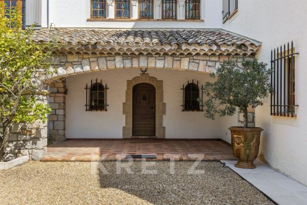 L’ART DE VIVRE À MOUGINS : UNE DEMEURE D’EXCEPTION AUX PORTES DU VILLAGE