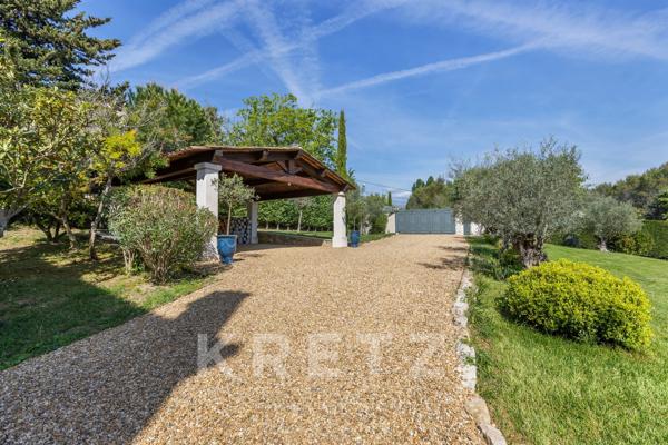 L’ART DE VIVRE À MOUGINS : UNE DEMEURE D’EXCEPTION AUX PORTES DU VILLAGE