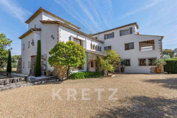 L’ART DE VIVRE À MOUGINS : UNE DEMEURE D’EXCEPTION AUX PORTES DU VILLAGE