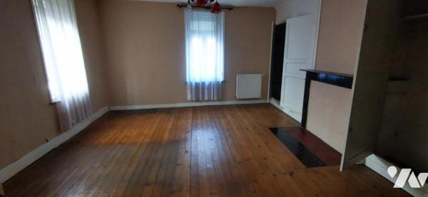 Ancien corps de ferme avec grange et pâtures