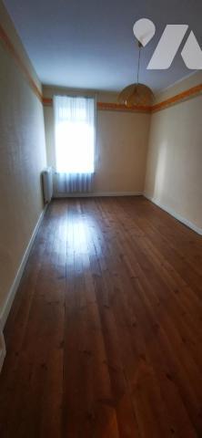 Ancien corps de ferme avec grange et pâtures