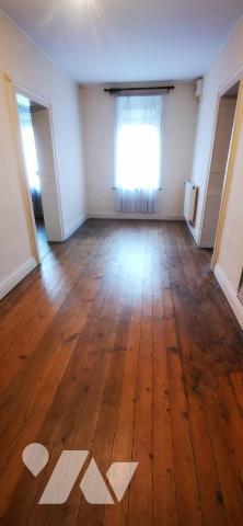 Ancien corps de ferme avec grange et pâtures