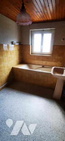 Ancien corps de ferme avec grange et pâtures