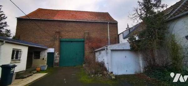 Ancien corps de ferme avec grange et pâtures