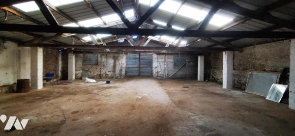 Ancien corps de ferme avec grange et pâtures