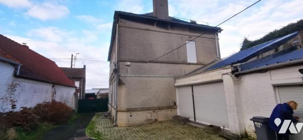 Ancien corps de ferme avec grange et pâtures