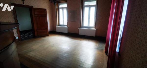 Ancien corps de ferme avec grange et pâtures