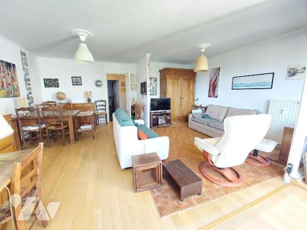 A VENDRE (35) RENNES - T3 + garage + cellier
Au 4ème étage d'une résidence avec ascenseur, ce ...