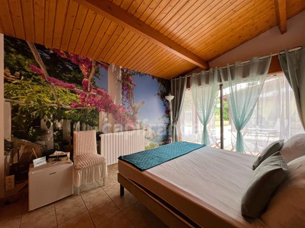 Demeure de charme XIXème 9 pièces de 255 m² avec piscine et terrain de tennis - Saint Aigulin (17)