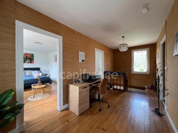 Demeure de charme XIXème 9 pièces de 255 m² avec piscine et terrain de tennis - Saint Aigulin (17)